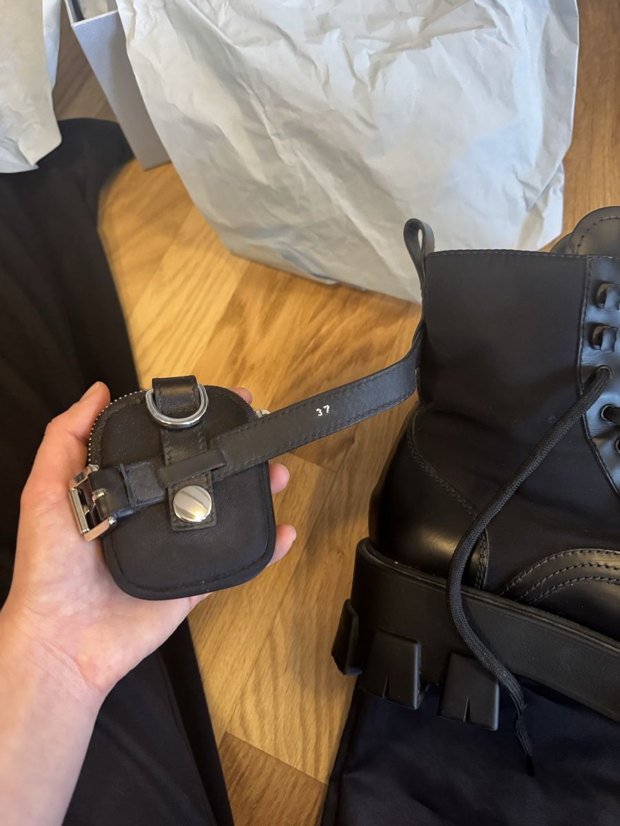 Prada Scarpe da donna: Prada Boots Schwarz, Gr. 37, neuwertig, inklusive Box – Nuovo (secondo la descrizione) da St. Gallen venduto da Fabiennevogler 3