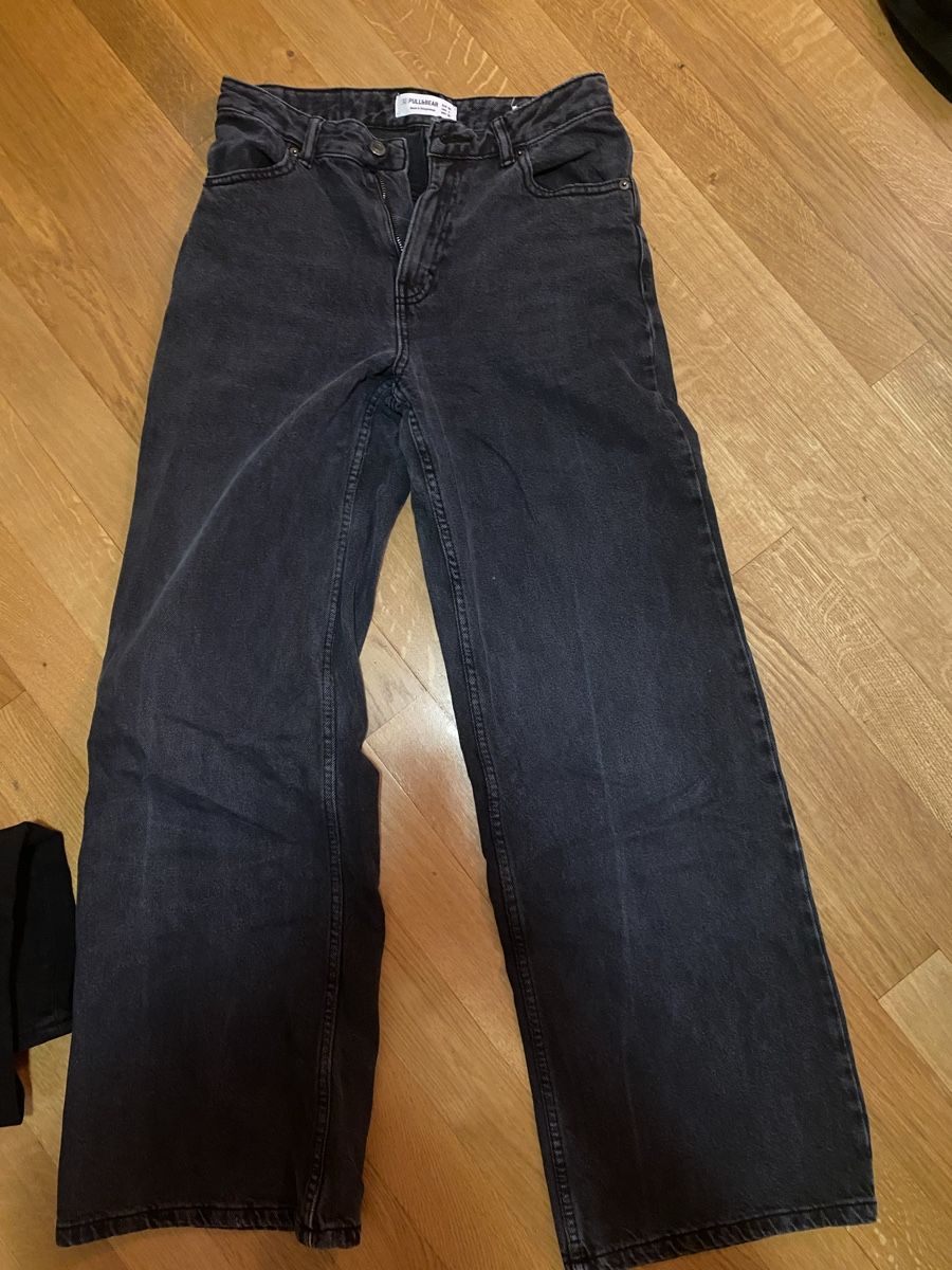 Pull&Bear Jeans: Pantalon Pull&Bear noir taille 36, coupe ample – Usato da Epagny venduto da nie_n5yb