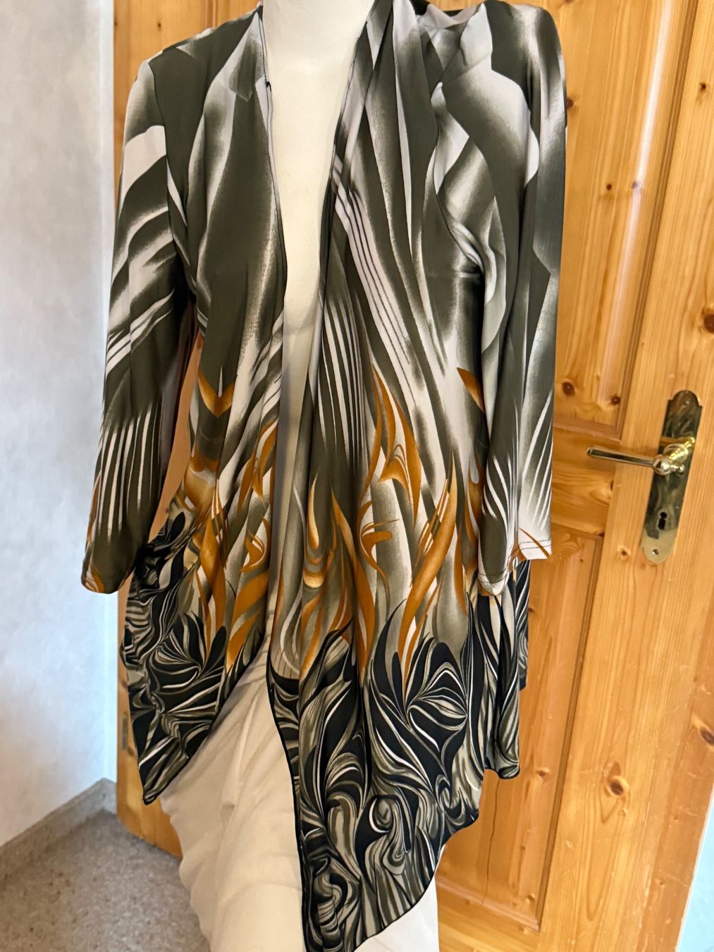 Blusen: Modische Damen Sommer Jacke Bluse Grösse 40 – Gebraucht aus Hundwil von Sandysan1702