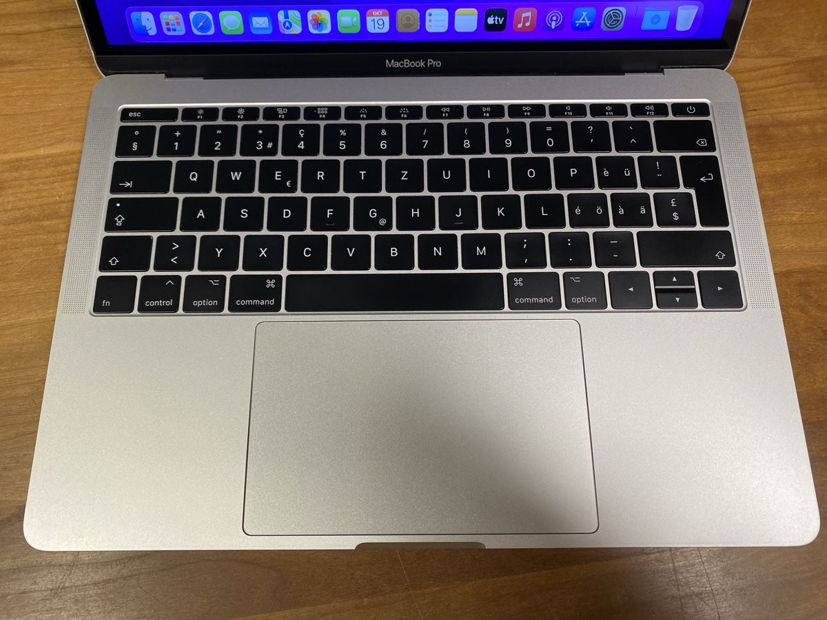 Apple Portables: MacBook Pro 13,3“ 256GB – D'occasion à Hombrechtikon par Loollaan 3