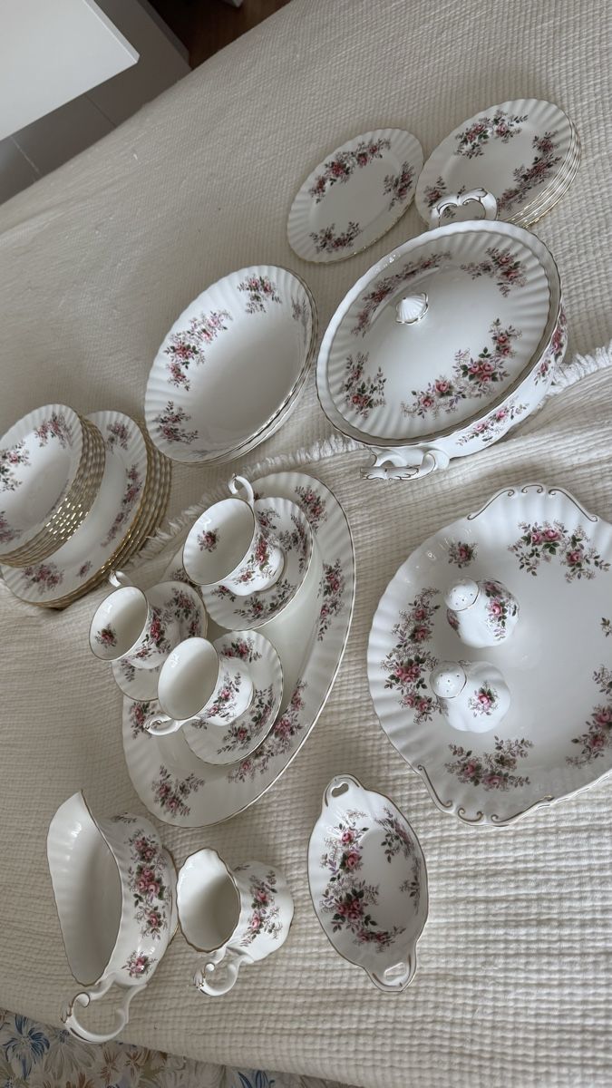 Royal Albert Set di piatti: Royal Albert Lavender Rose Tafelservice ! – Usato da Adliswil venduto da AE-Shop
