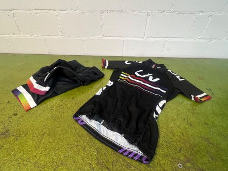Velo Trikot und Hosen Liv (Giant)