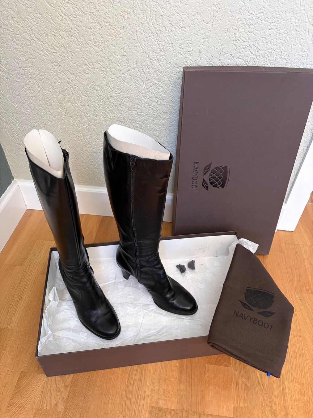 Navyboot Damenschuhe: NAVYBOOT Damen Stiefel Schwarz Leder Grösse 41 – Gebraucht aus Islisberg von Iapetus