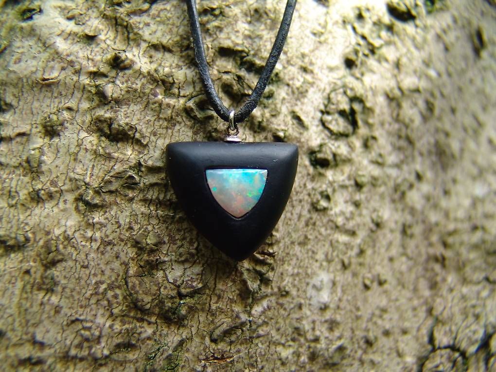 Edelsteine: Edelopal aus Coober Pedy mit Grenadillholz – Gebraucht aus Wigoltingen von SANDROPAL
