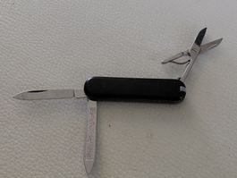 Victorinox Taschenmesser schwarz mit Schere und Klinge gut