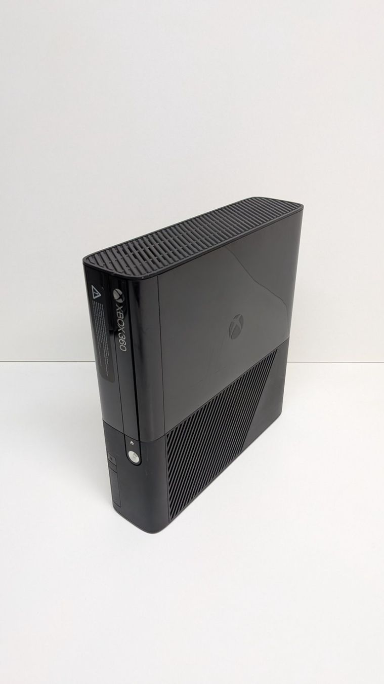 Microsoft Konsolen: Microsoft Xbox 360 E Konsole, 460 GB – Gebraucht aus Menziken von mame18