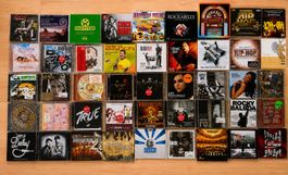Kiste mit diversen CDs