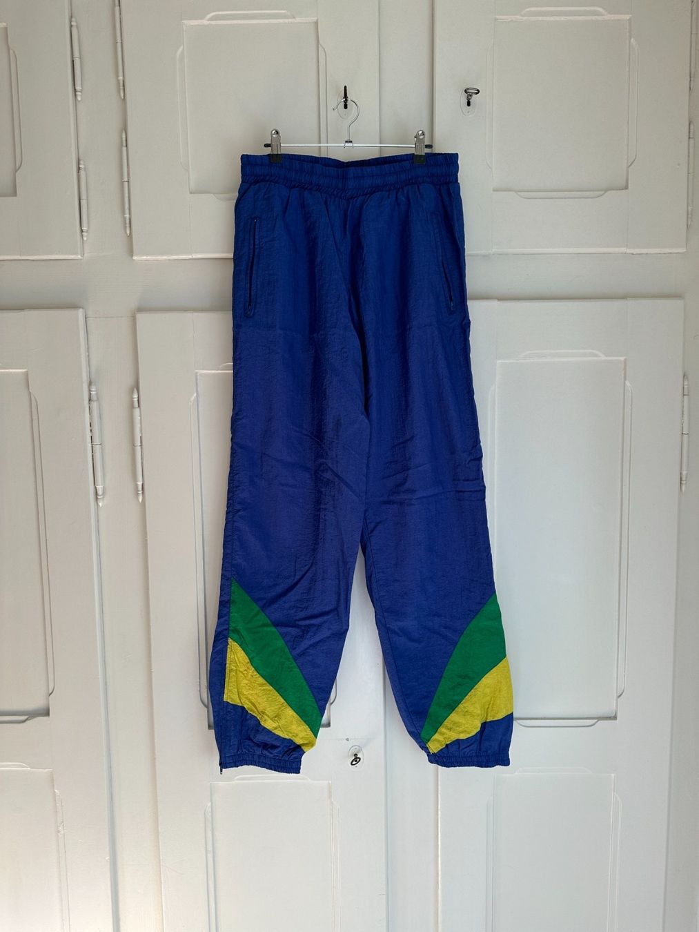 Pantalons: SHAMP - Retro Trainerhose blau L – D'occasion à Zürich par Diazaio