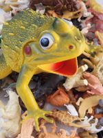 Diverese Vintage Wildtiere etc. 650gr. und XL Gummifrosch