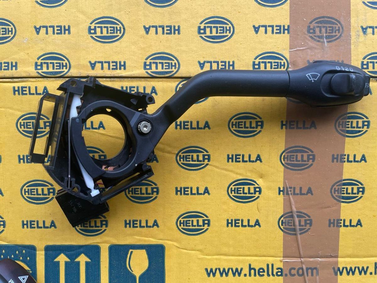 Volkswagen Tutti pezzi di ricambio auto: Commande Essuie-Glace VW Golf 3 1H6 953 503 AB – Usato da Denges venduto da Ricautomotive