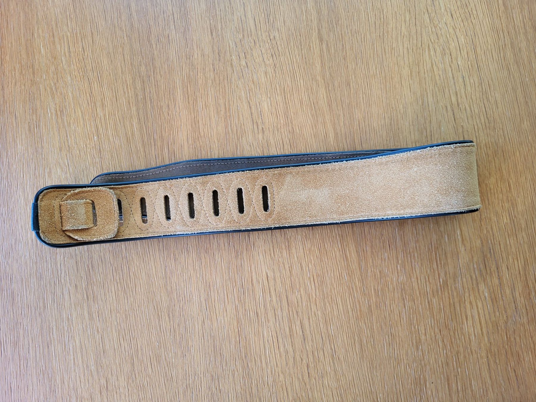 Strumenti musicali: Leder Gitarren Gurt sehr schön – Usato da Seltisberg venduto da Ppeter68 2
