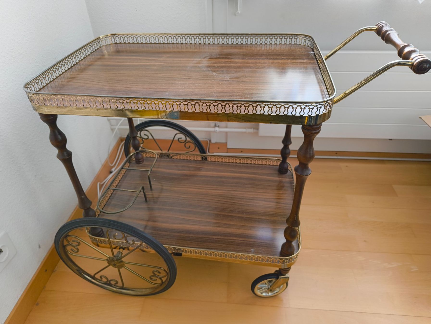 Servierwagen: schöner Servierwagen – Gebraucht aus Muttenz von uru_yqz6 1