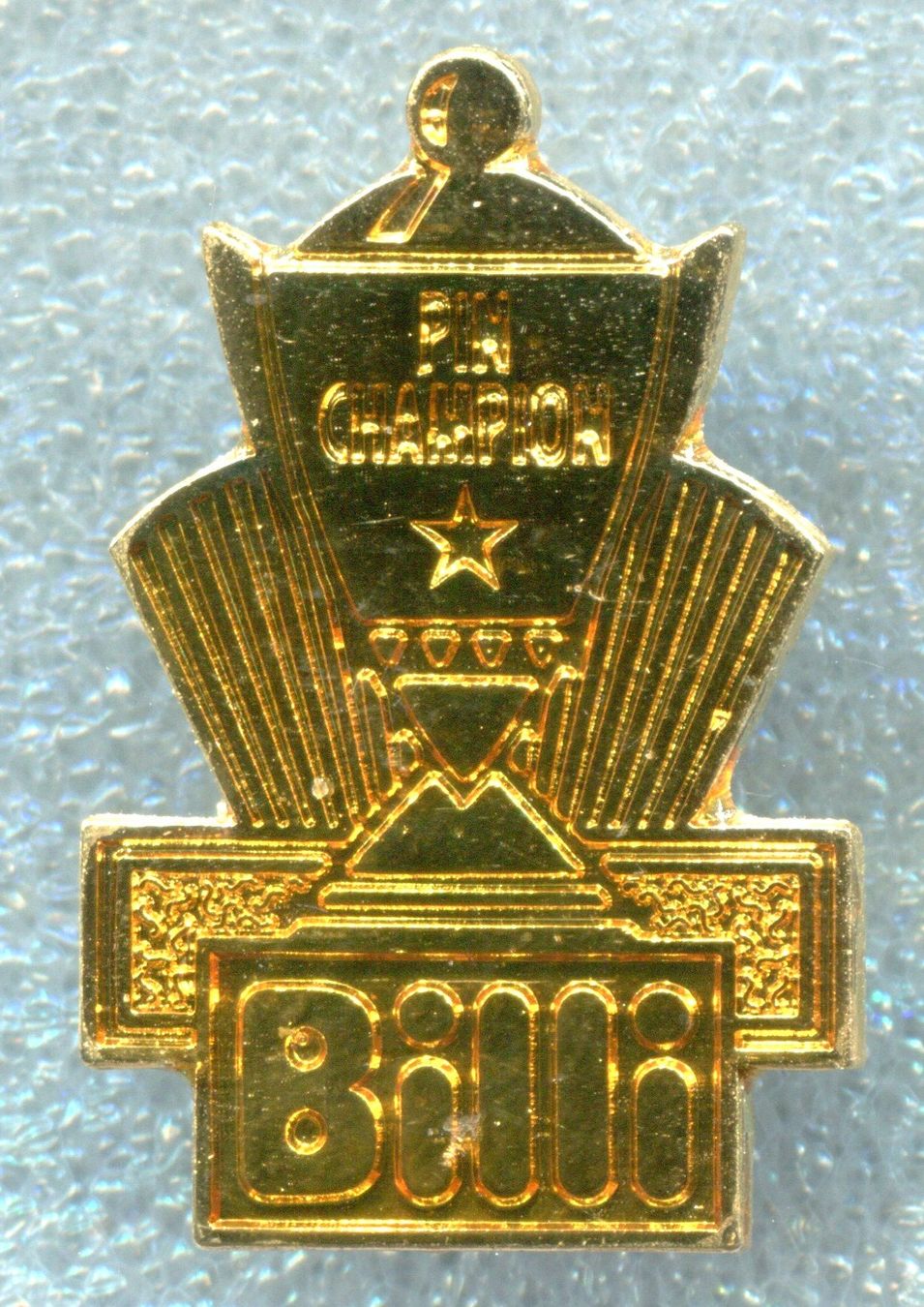 Placchette & Badge: Billi  PIN CHAMPION – Usato da Winterthur venduto da Sammleroase