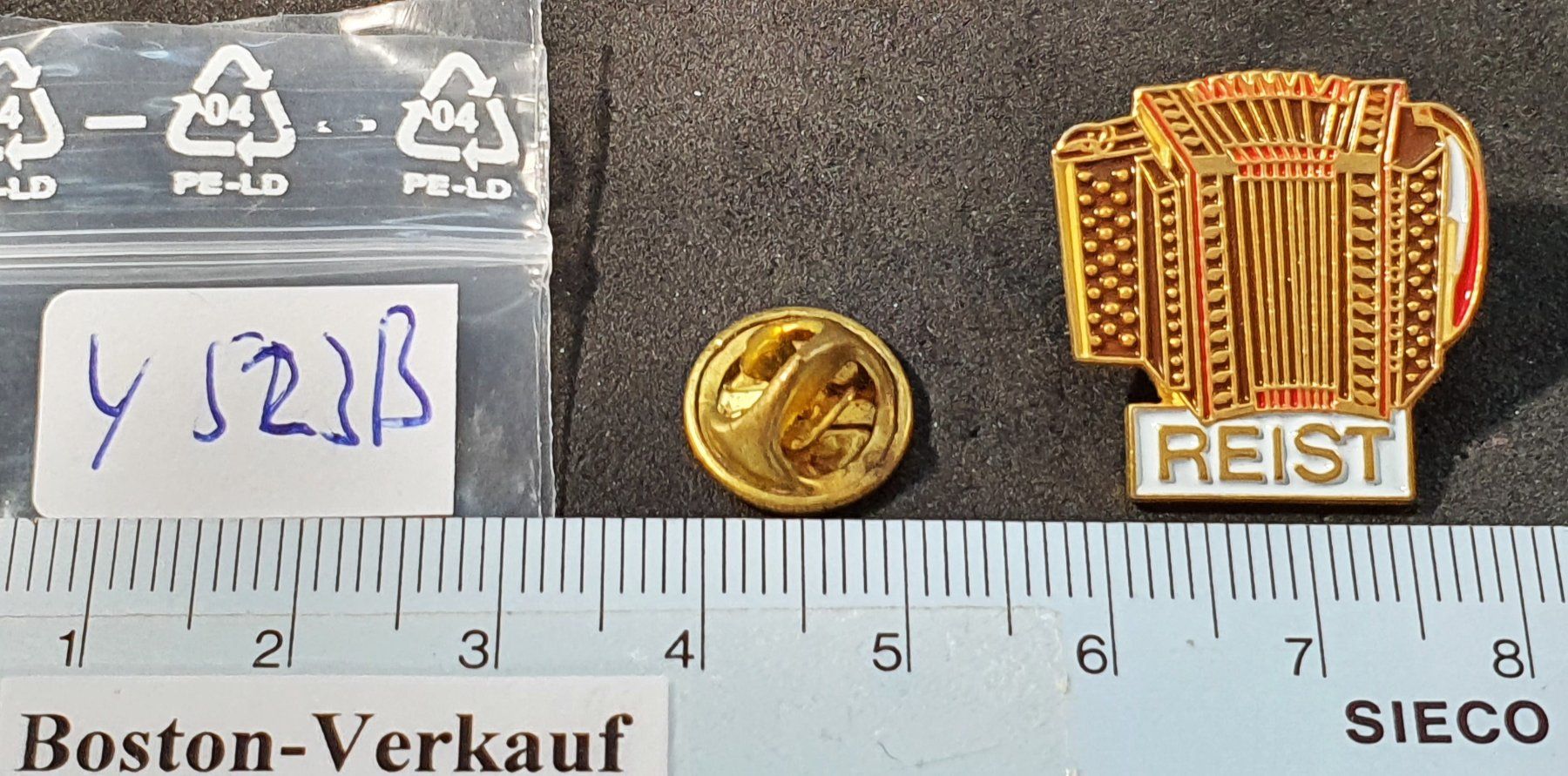 Placchette & Badge: Y523B - Pin Handorgel  REIST – Usato da Reinach BL venduto da Boston-Verkauf 1