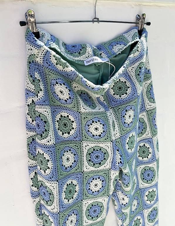 Pantalons: Gehäkelter Überwurf – Neuf avec emballage d'origine à Tagelswangen par fireiceprincess