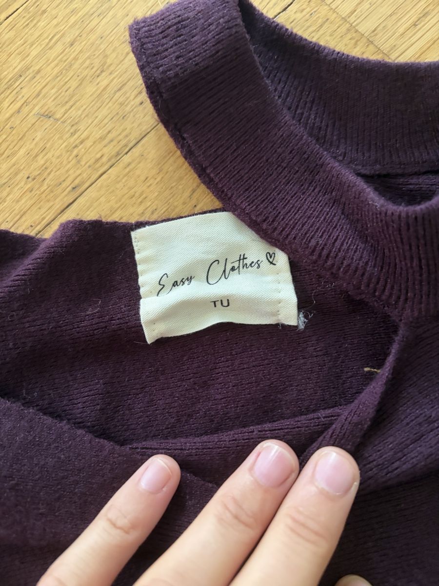 Pullover & Sweatshirts: Pull Easy Clothes violet épaule dénudée taille unique – Neu (gemäss Beschreibung) aus Martigny von O96 1