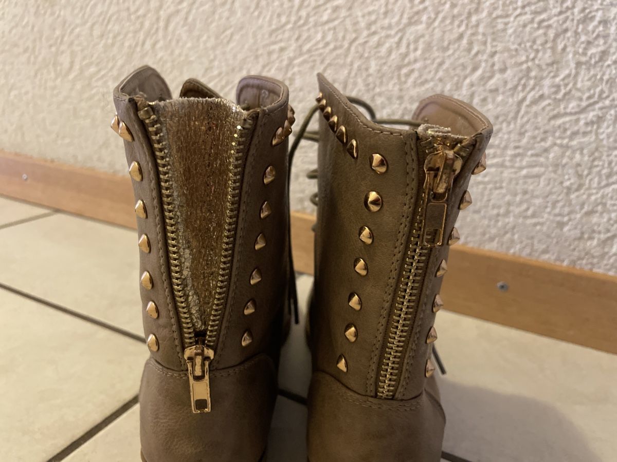 Scarpe da donna: Bottines beiges à lacets – Usato da Pont-de-la-Morge (Sion) venduto da hel_bh28 1