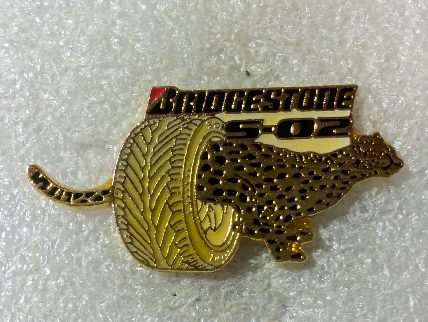 Placchette & Badge: Ansteckpin 117: Bridgestone – Usato da Oppligen venduto da Pin-Fall-Shop