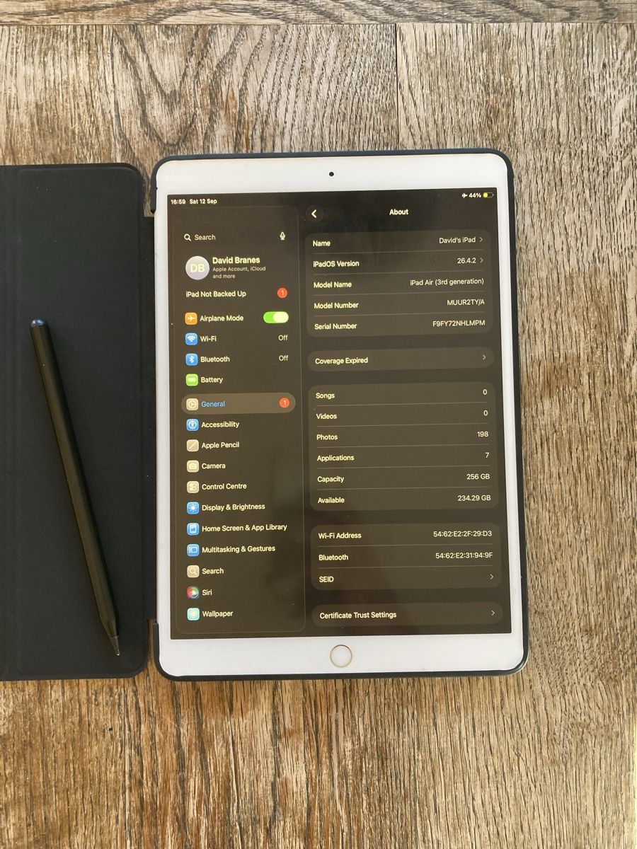 Apple Tablet PC: Ipad Air 3. Gen (3th /3éme Generation) – Usato da Zürich venduto da val_7jy7 2