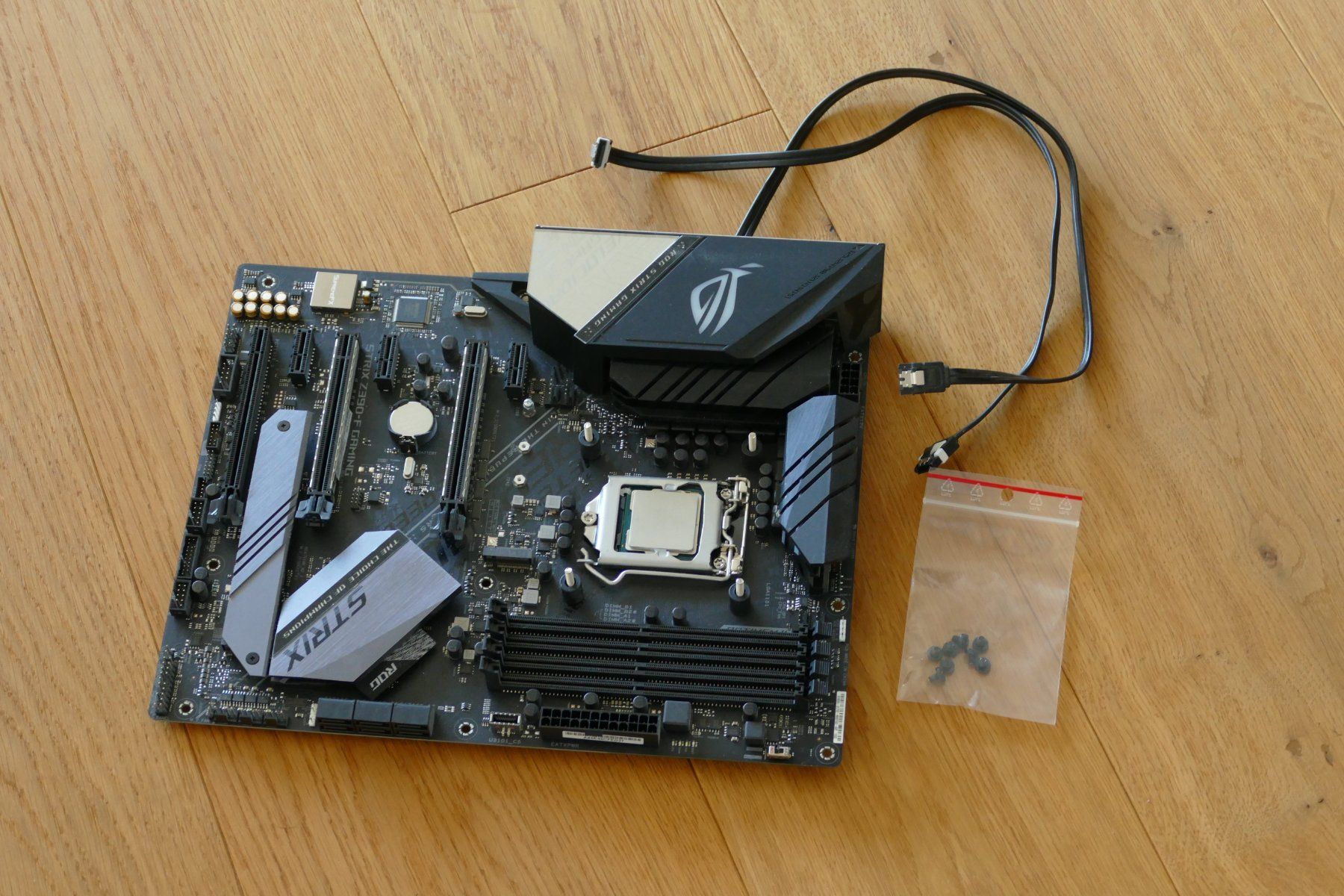 ASUS ROG Strix Z390-F mit Intel i7-9700K (Defekt) in Gossau SG für
