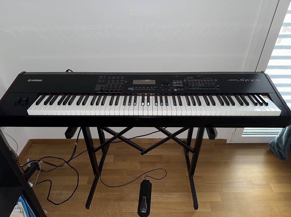 Strumenti musicali: Music synthesizer S90es  – Usato da Cadenazzo venduto da cas_9xxz