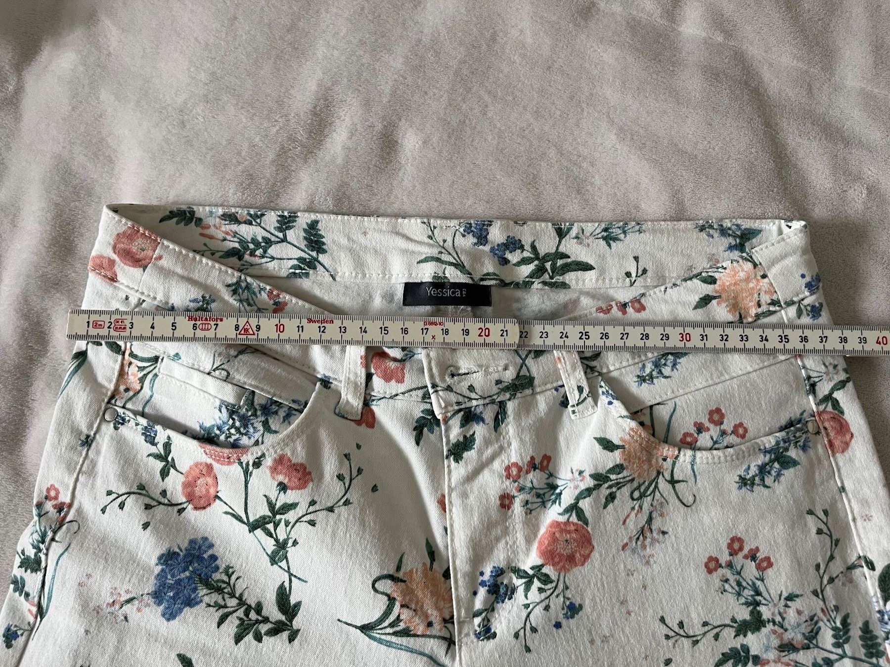 C&A Jeans: Jeans beige mit Blumen - Muster , Grösse 36 – Usato da Lohn-Ammannsegg venduto da panywa 3