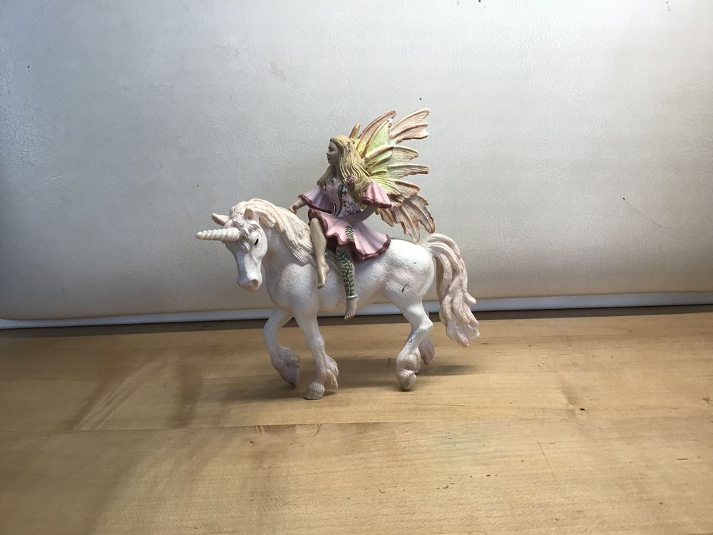  Schleich: Einhorn mit Fee (Gebraucht) in Lommis für CHF 7 – mit Illustration 