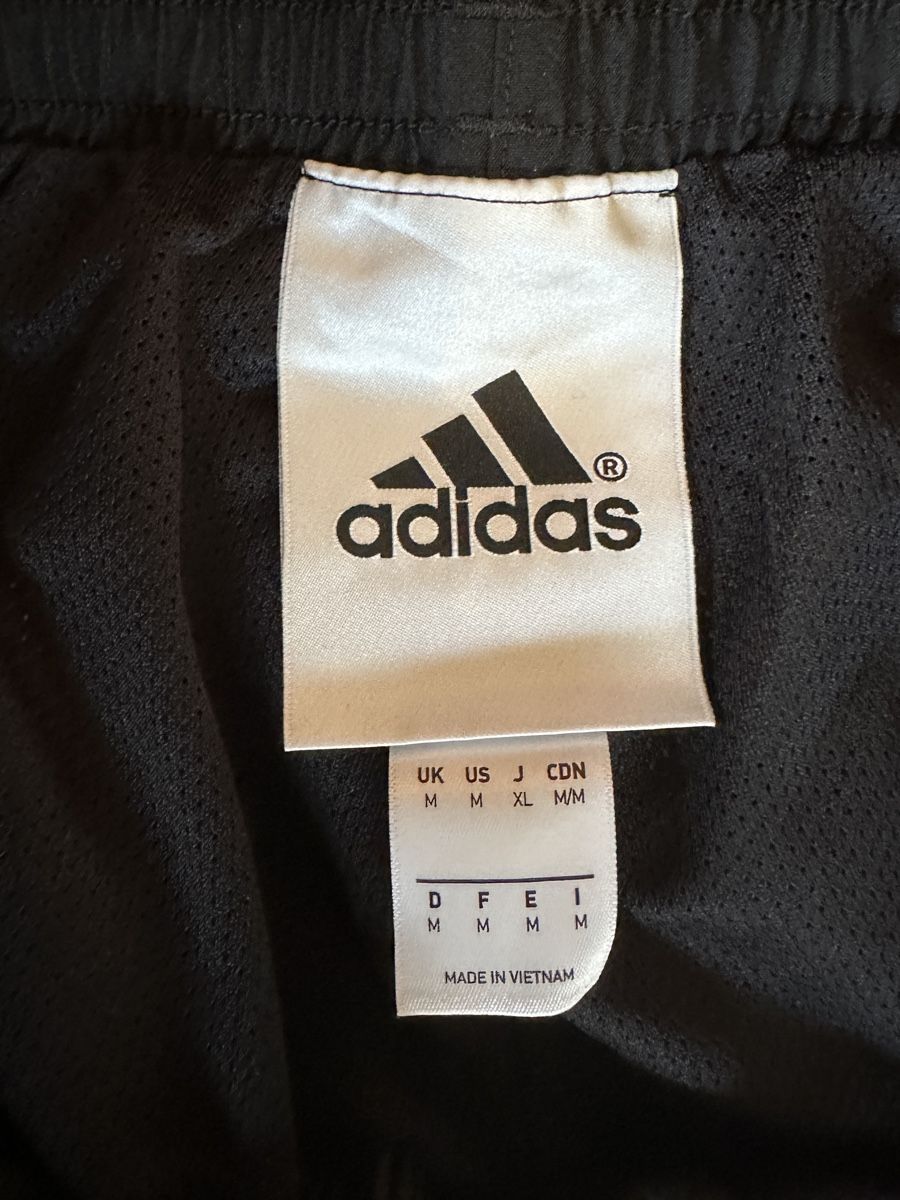 Adidas Pantaloni: Adidas Trainerhose Grösse M, Neu – Nuovo (secondo la descrizione) da Gelterkinden venduto da basilbaet. 2