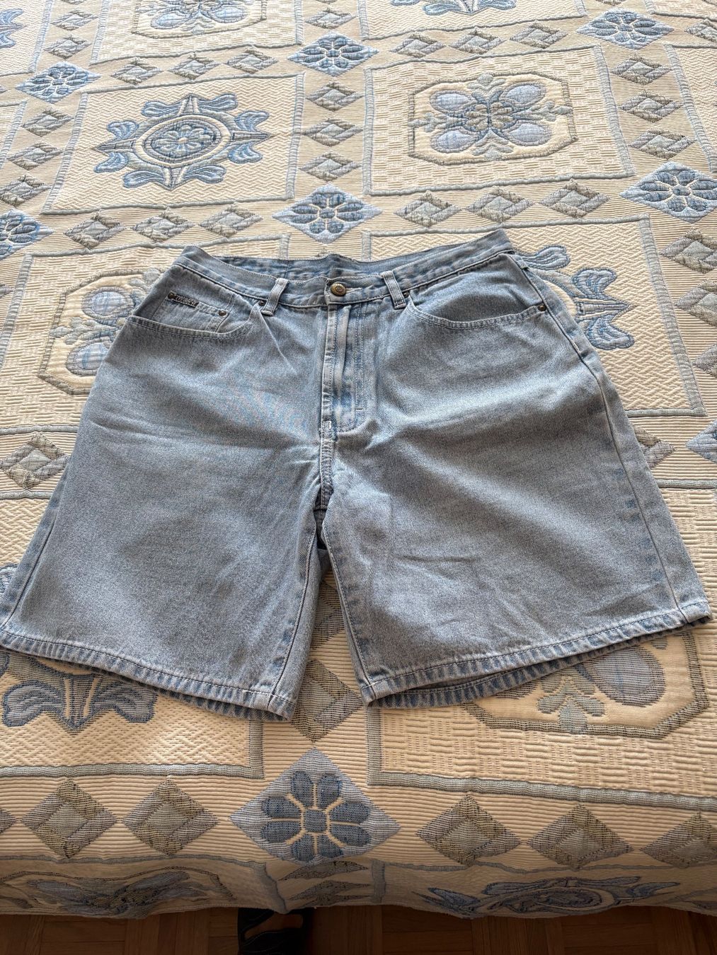 Lotti di vestiti: Damenhemd-hose-t-shirt – Usato da Zürich venduto da luc_2t2q 2
