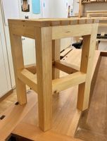 Hocker in Massivholz