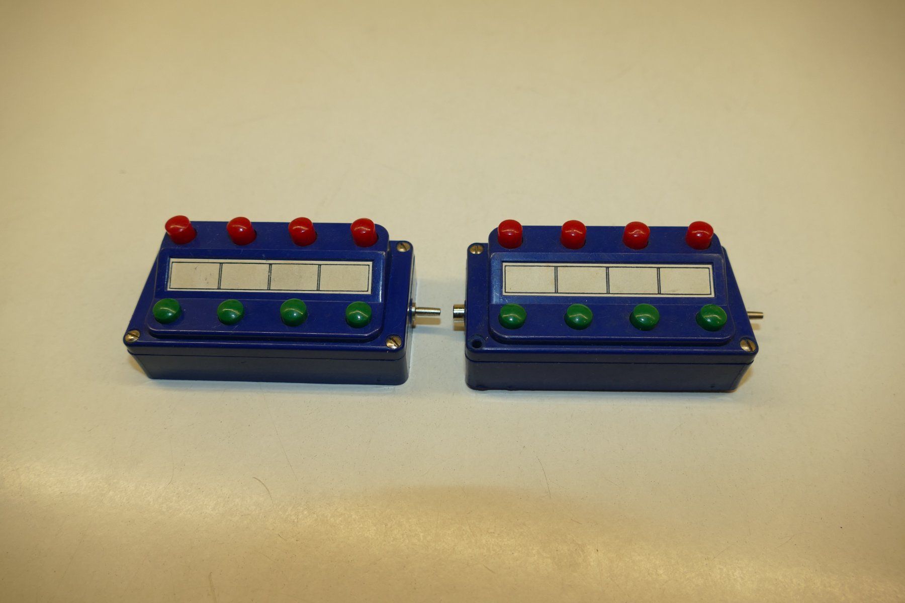 Märklin Modellini di ferrovie: Märklin H0: 2xStellpult Einheit 4 – Usato da Niederhasli venduto da rail-duerst