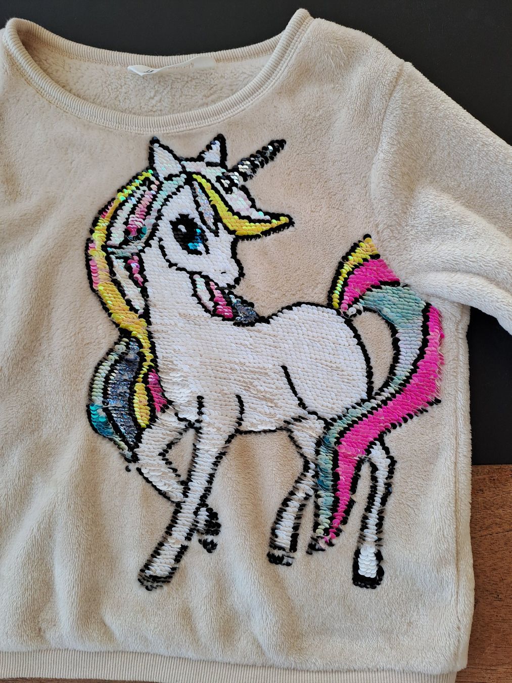 H&M Maglioni & Felpe: H&M Einhornpullover mit Wendepailletten 110/116 gebraucht – Usato da Glashütten venduto da Schwebefisch 4