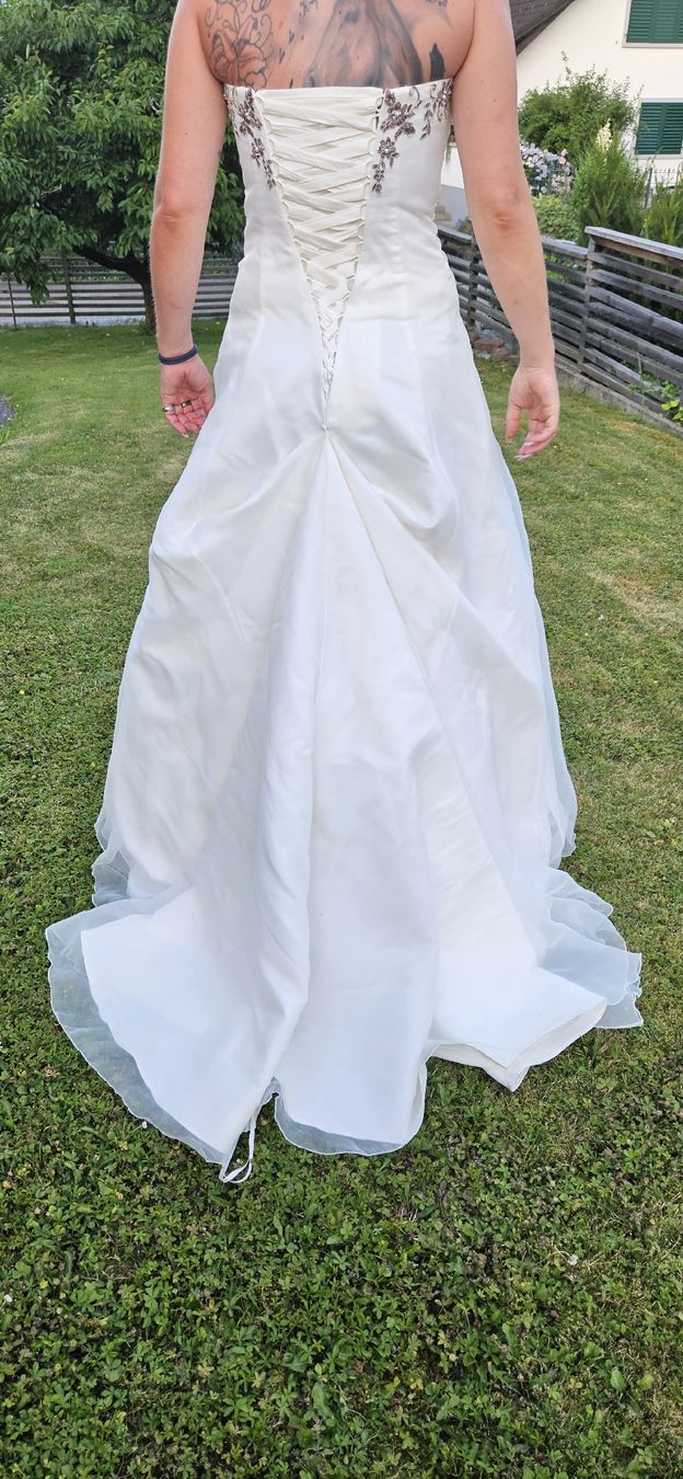 Vestiti: wunderschönes Brautkleid von Merrys – Usato da Siebnen venduto da SchuJas 3