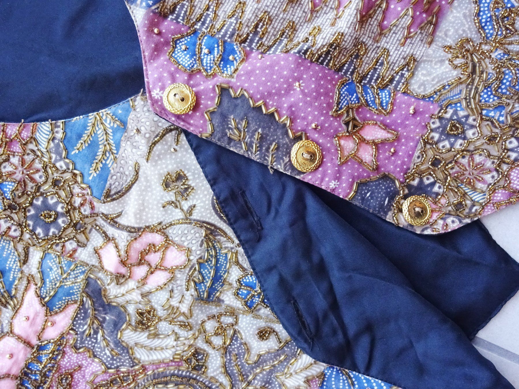 Gilet & Giacche senza maniche: 90er Vintage Perlenweste / Gilet – Usato da St.Gallen venduto da Paddington11 5