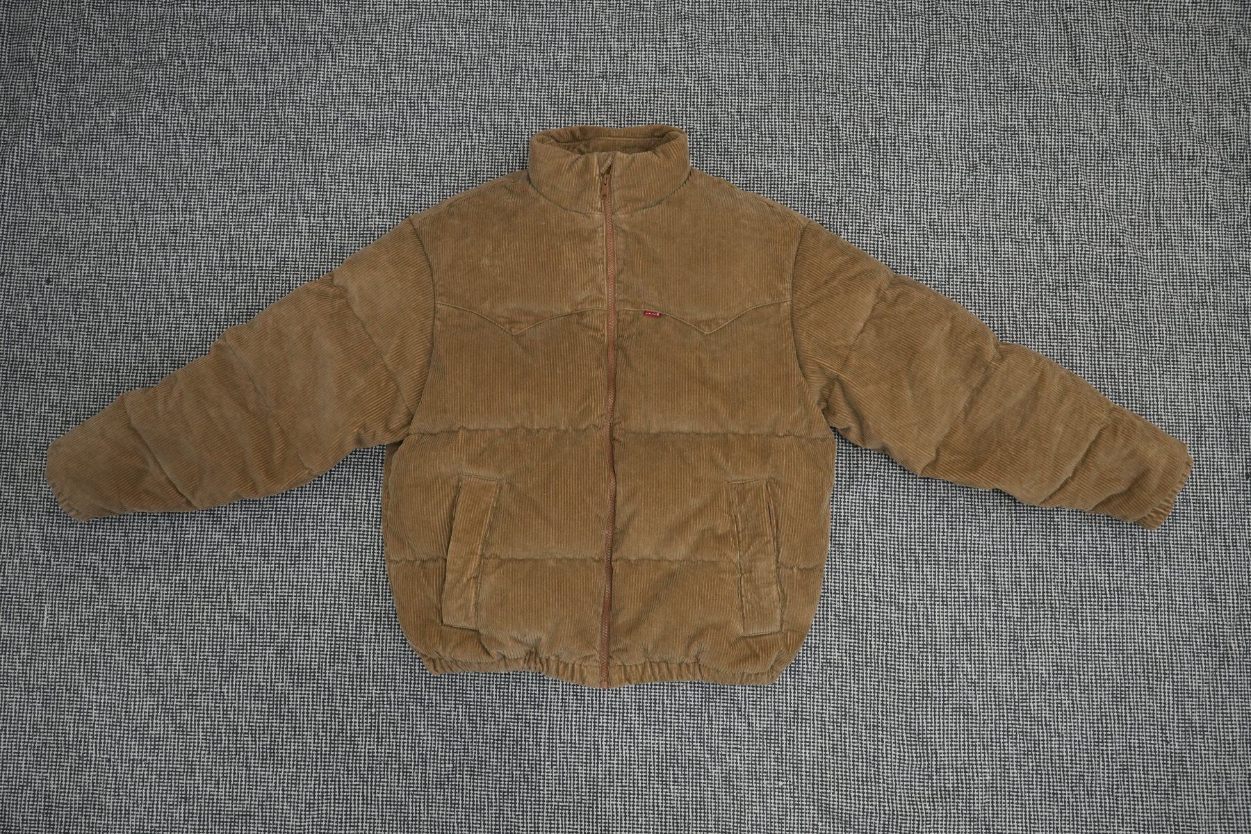 Levi's Giacche: Levis Corduroy Down Jacket – Usato da Neuchâtel venduto da yan_lq56