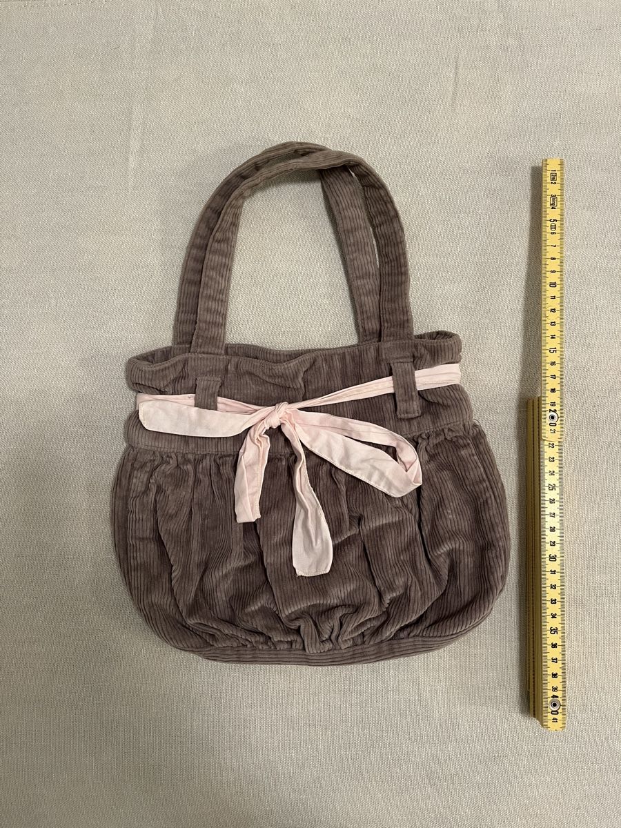 Brandy Melville Borse da donna: Borsa Brandy Melville a coste con fiocco grigio e rosa. – Nuovo (secondo la descrizione) da Mendrisio venduto da cost.del
