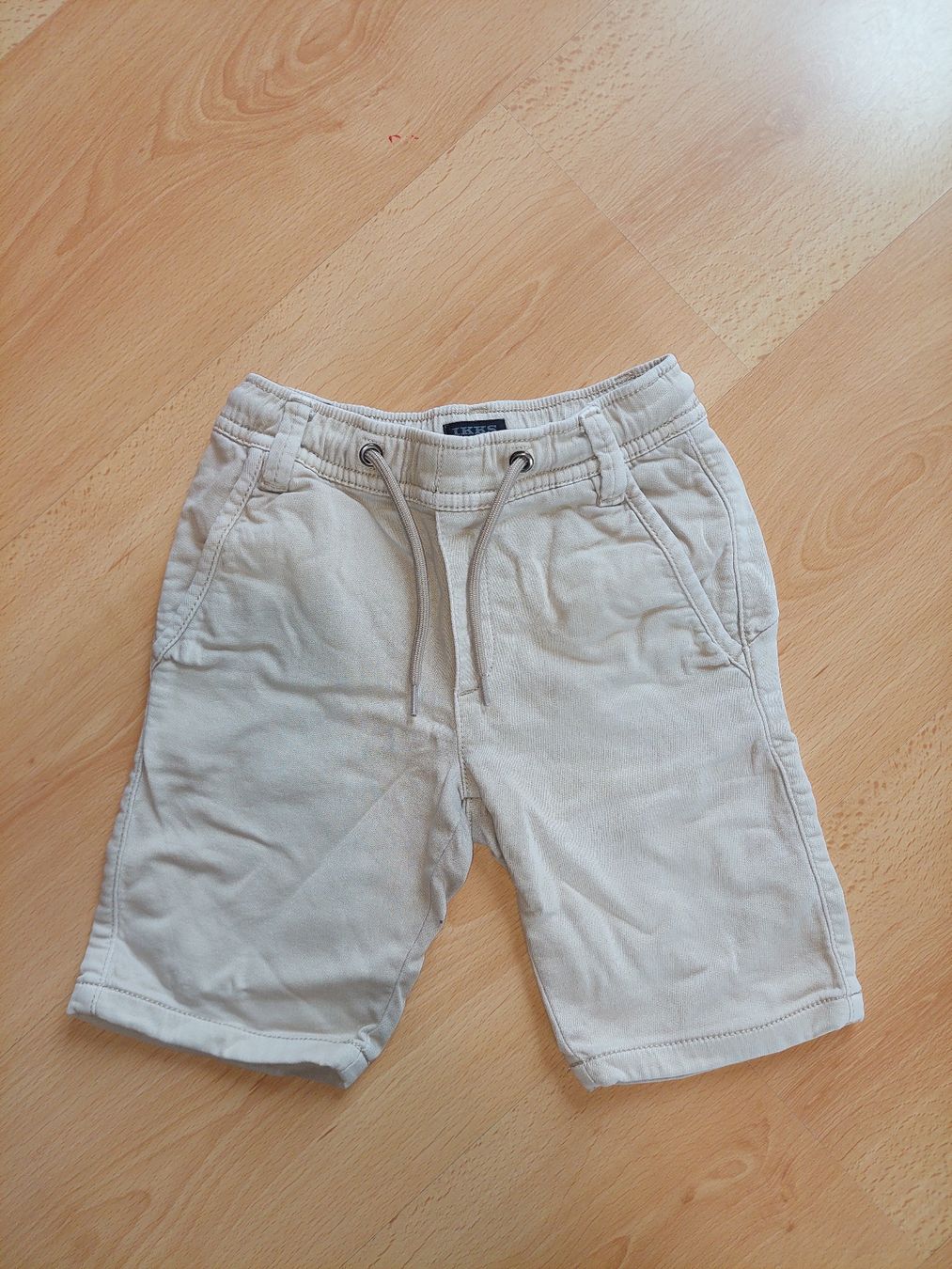 IKKS Pantaloni: Short IKKS, taille 104 cm – Usato da Épalinges venduto da lola_vp_99