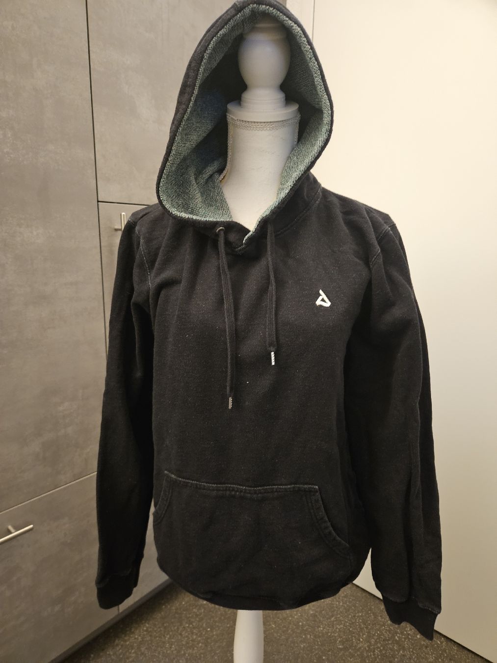 Maglioni & Felpe: Anuell Pullover Hoodie Grösse L Schwarz Kängurutasche – Nuovo (secondo la descrizione) da Anwil venduto da tamoos