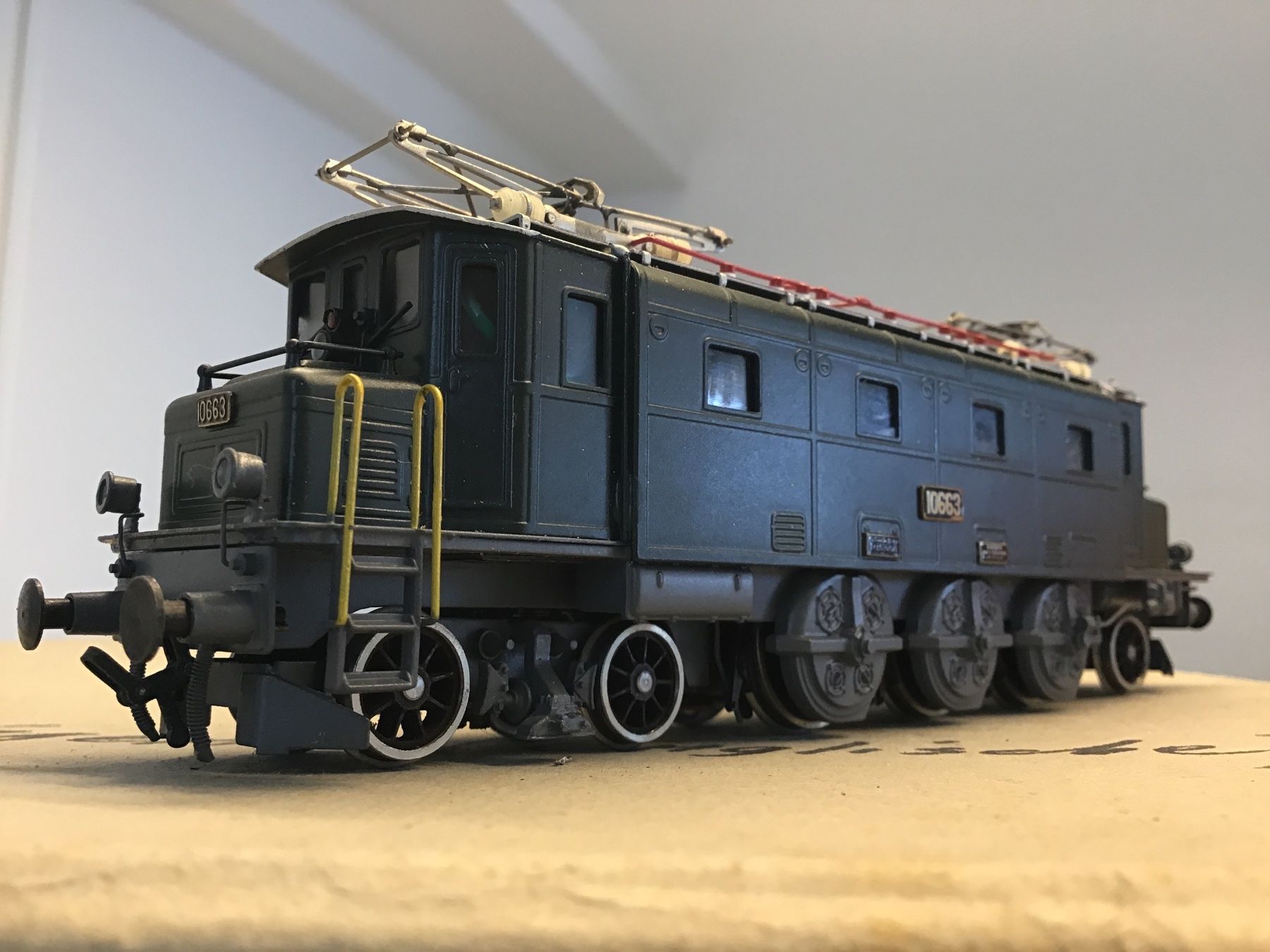 Metropolitan Modellini di ferrovie: METROPOLITAN  H0 AE 3/6 II SBB VITRINENMODELL – Nuovo (secondo la descrizione) da Männedorf venduto da Modelle-aller-Art