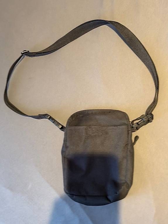 Taschen: Nike Tech Bauchtasche/Umhängetasche – Gebraucht aus Watt von PierroA4 1