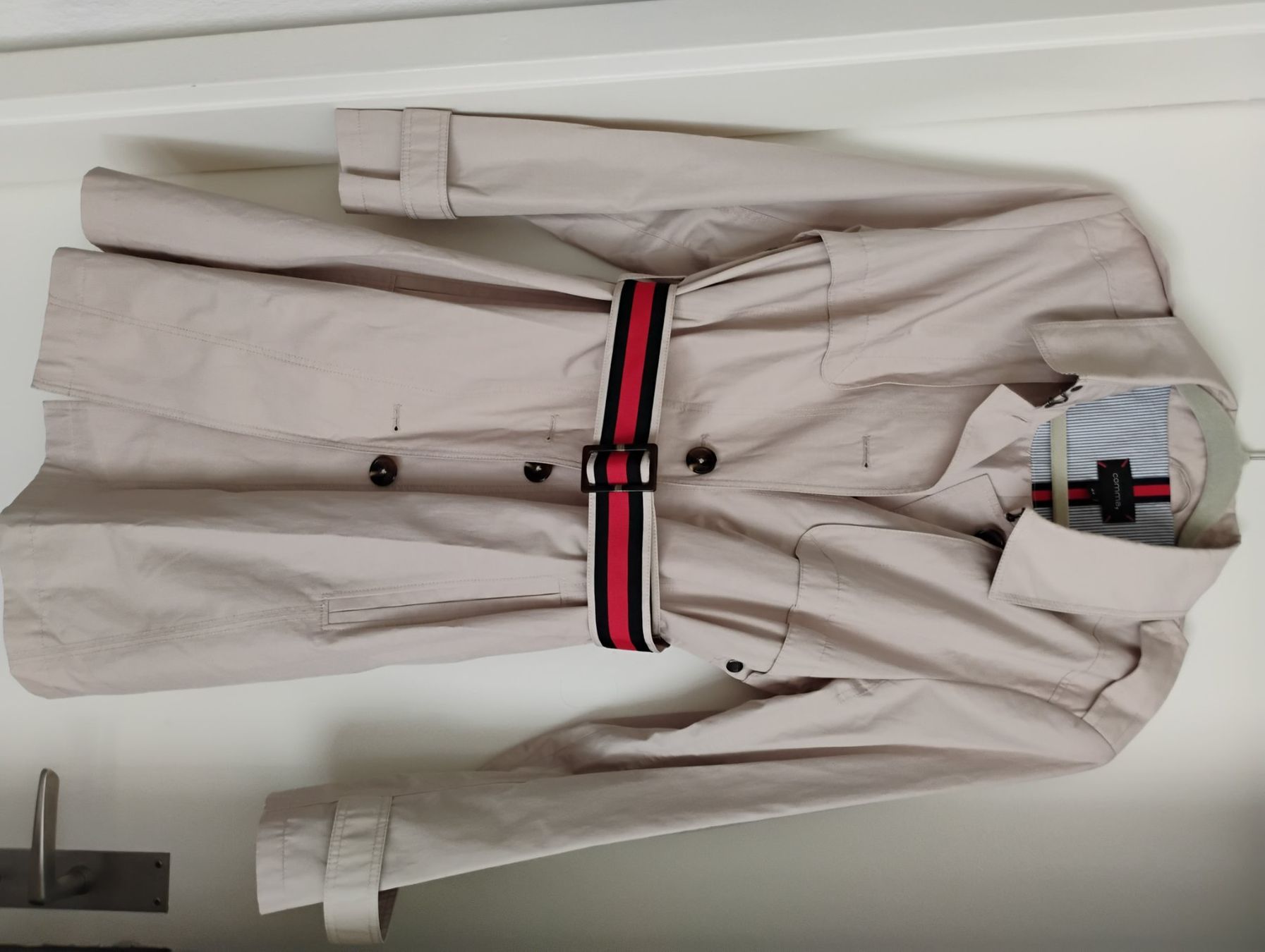 Comma Cappotti: Trenchcoat Comma Gr 44 neu – Nuovo (secondo la descrizione) da Zürich venduto da ast_8nph