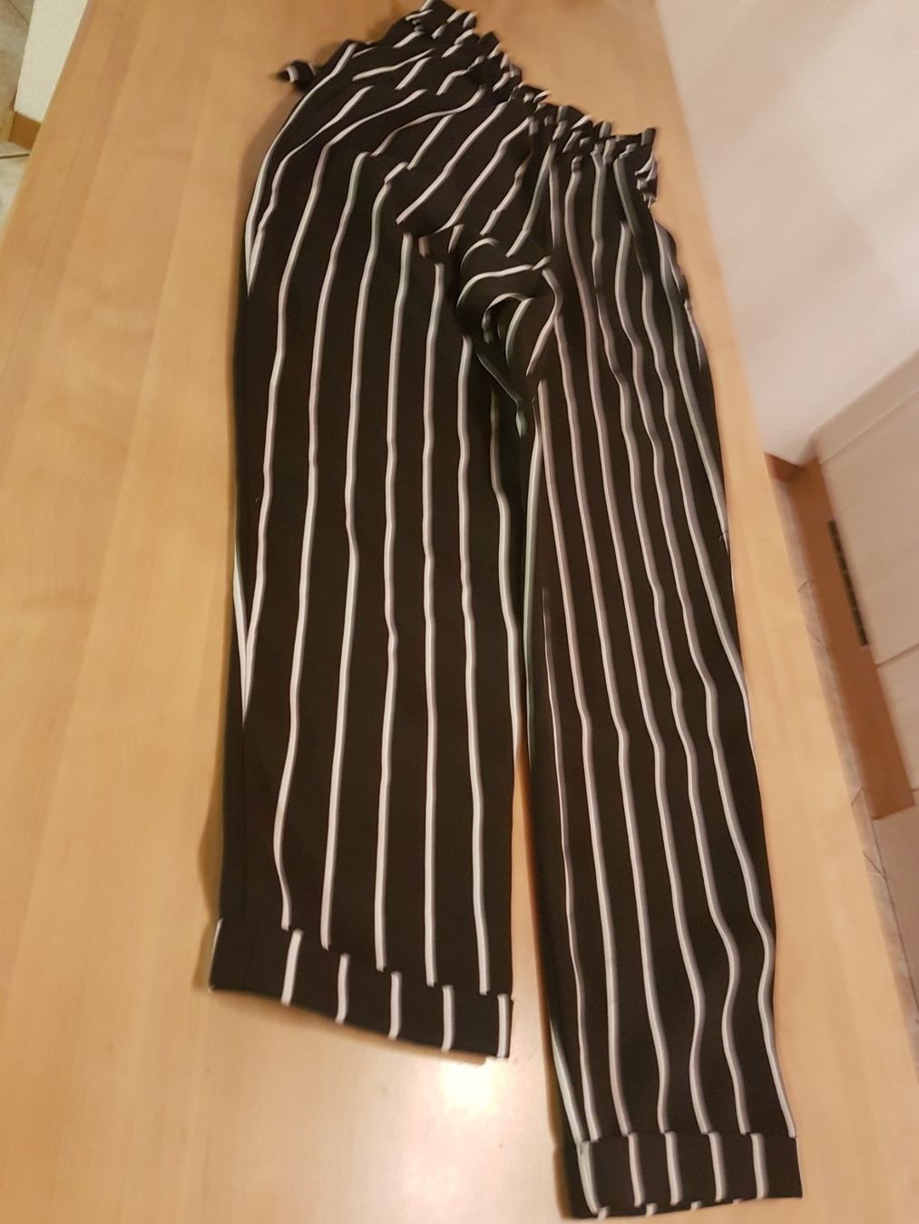 Pantaloni: Pantalon taille 26 marque Pull & Bear avec ceinture – Usato da Villiers venduto da san_jn5w 8
