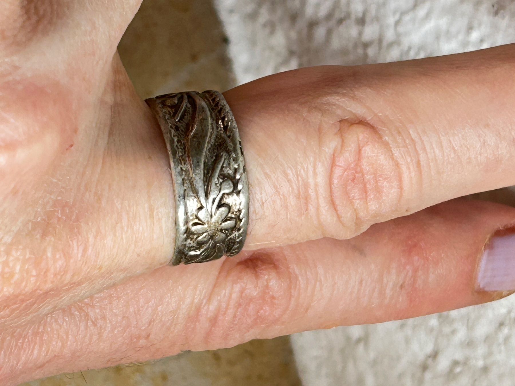 Anelli: Vintage Ring mit Blumenmuster (60) – Usato da Laufen venduto da Bellebellezza 1