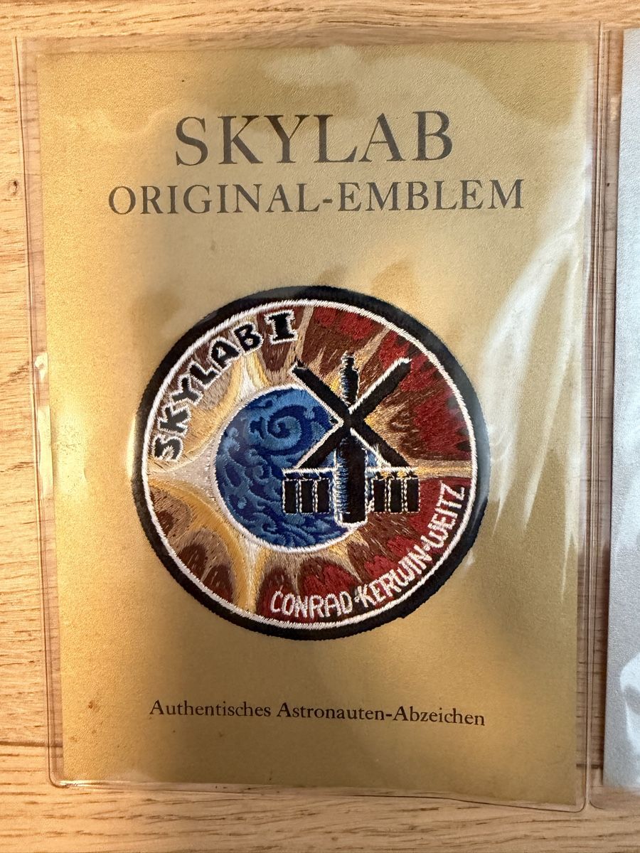 Toppe: Skylab Original Emblem Aufnäher 2er Set – Usato da Horn venduto da HanSolo. 2
