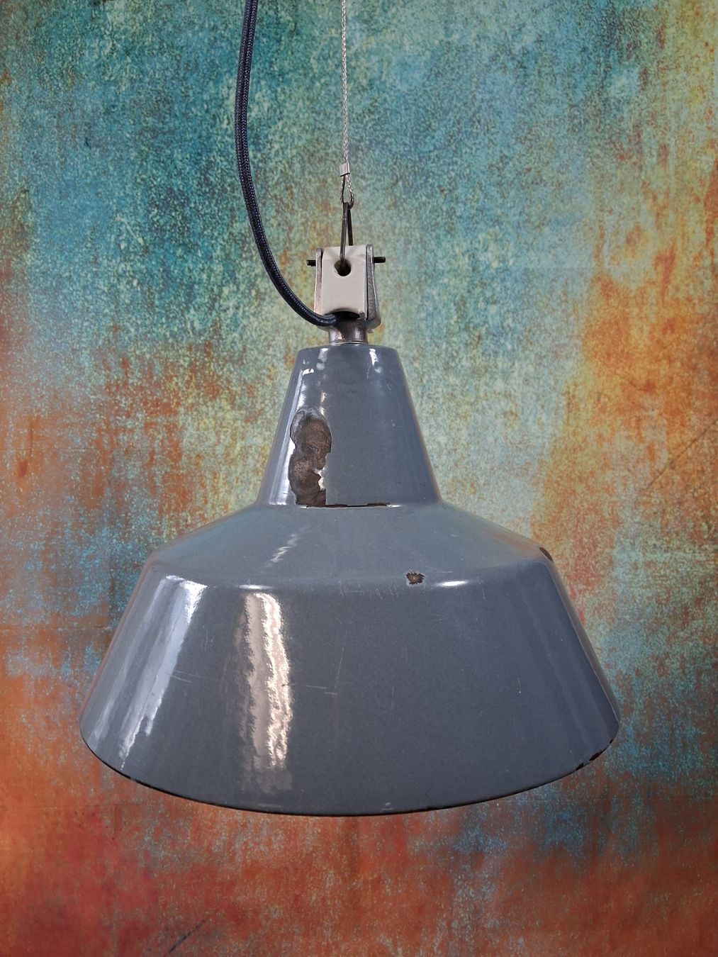 Lampade: Restaurierte alte Emaille Industrie Lampe – Usato da Winterthur venduto da lampenretter