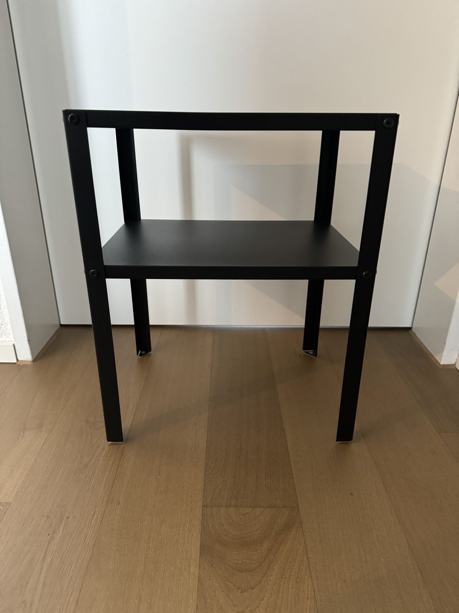 Tables de nuit: 2x Nachttisch – D'occasion à Suhr par sandra2103 1