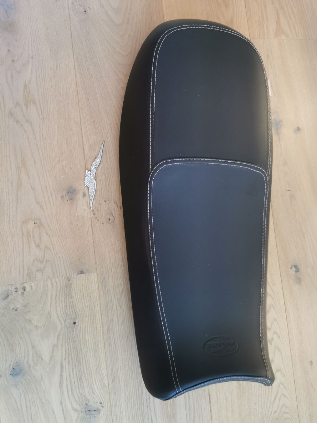 Alle Motorradersatzteile: Original Moto Guzzi V7 Sattel – Neu (gemäss Beschreibung) aus Belp von Skylarge