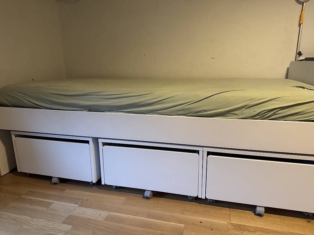 Betten: Ikea Bettgestell plus 3 passende Schubladenelemente – Gebraucht aus Zürich von ai.na