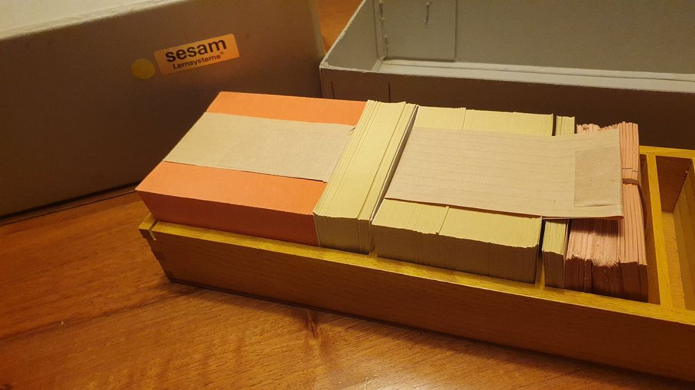 Huiguli Karteikasten Holz - 22x13x9cm Mit 5 Fächern | Transparenter Deckel | Für Lernkarten & Vokabeln