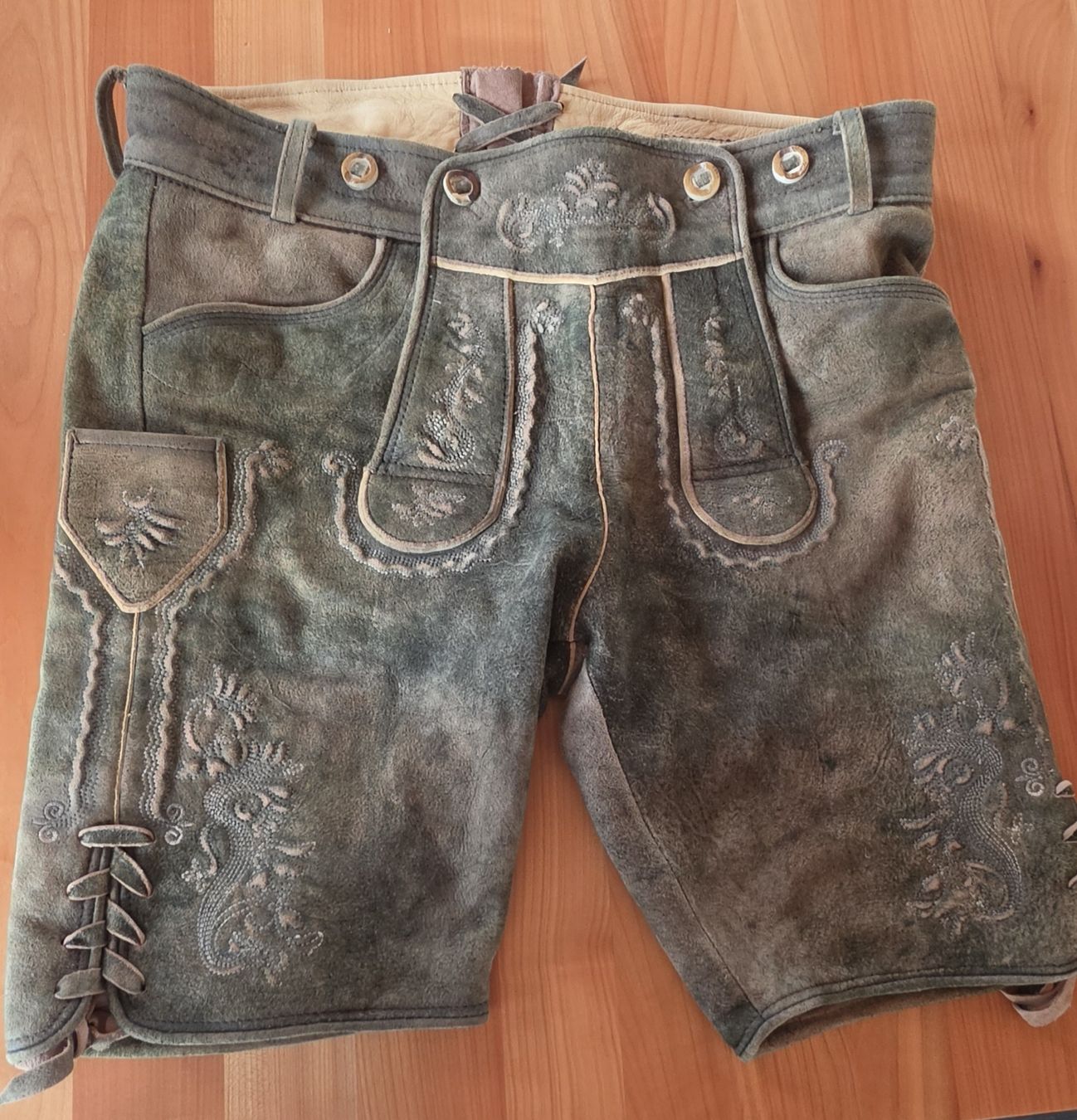 Pantaloni: Trachten-Lederhose Gr 50/52 – Usato da Dachsen venduto da RAKEHEHA